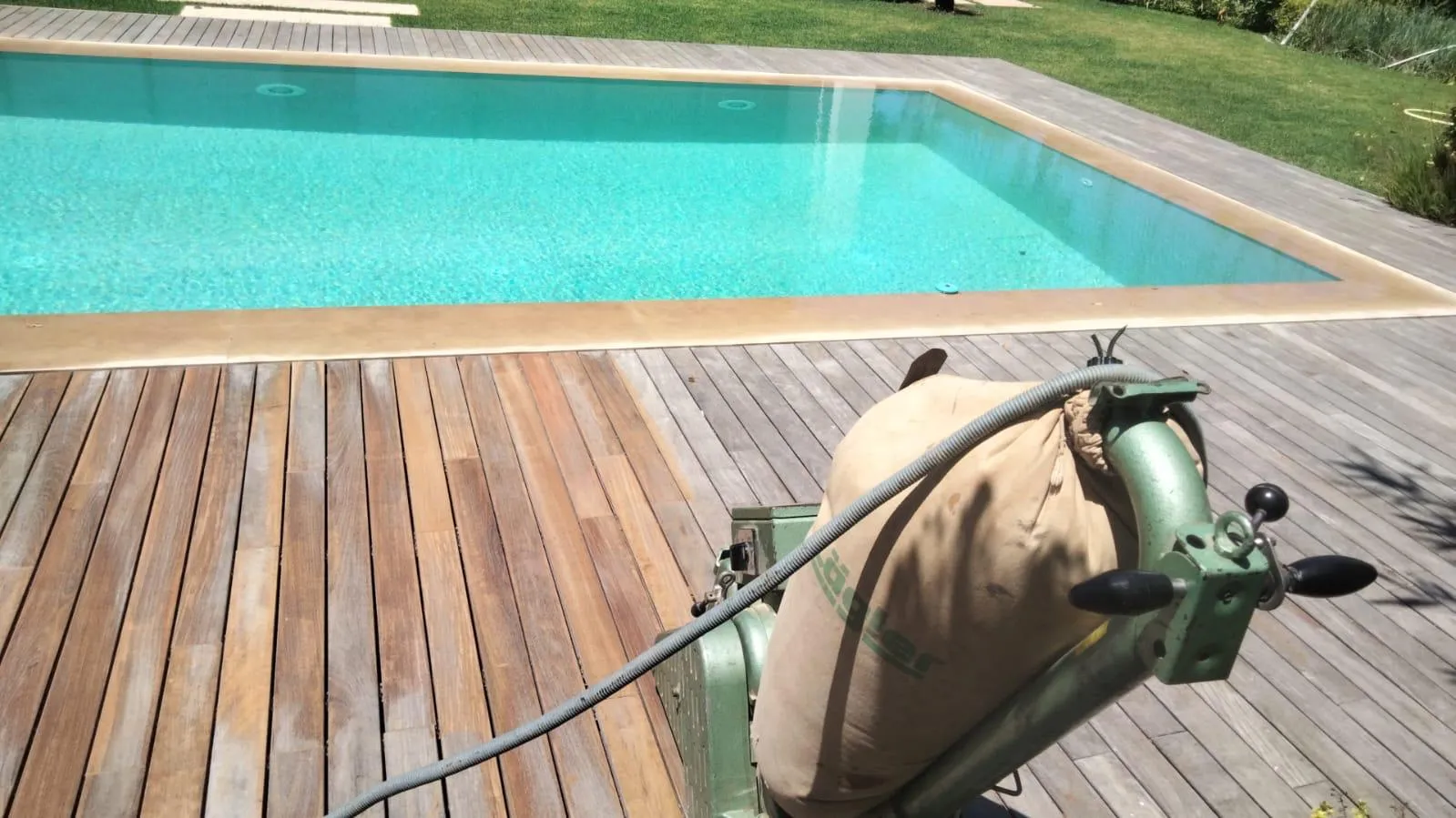 Ponçage et rénovation de terrasse en bois